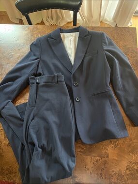Women Tahari Suit Jacket (Size 6) & Trousers (Size 8)